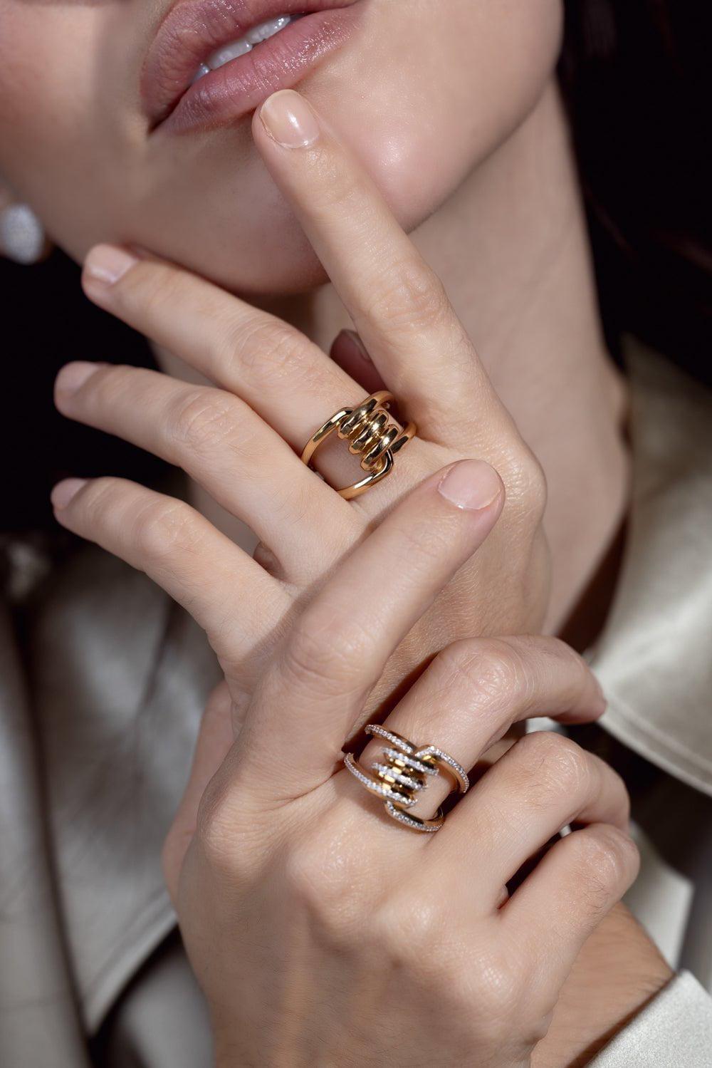 WALTERS FAITH-Huxley Diamond Single Coil Link Ring-
