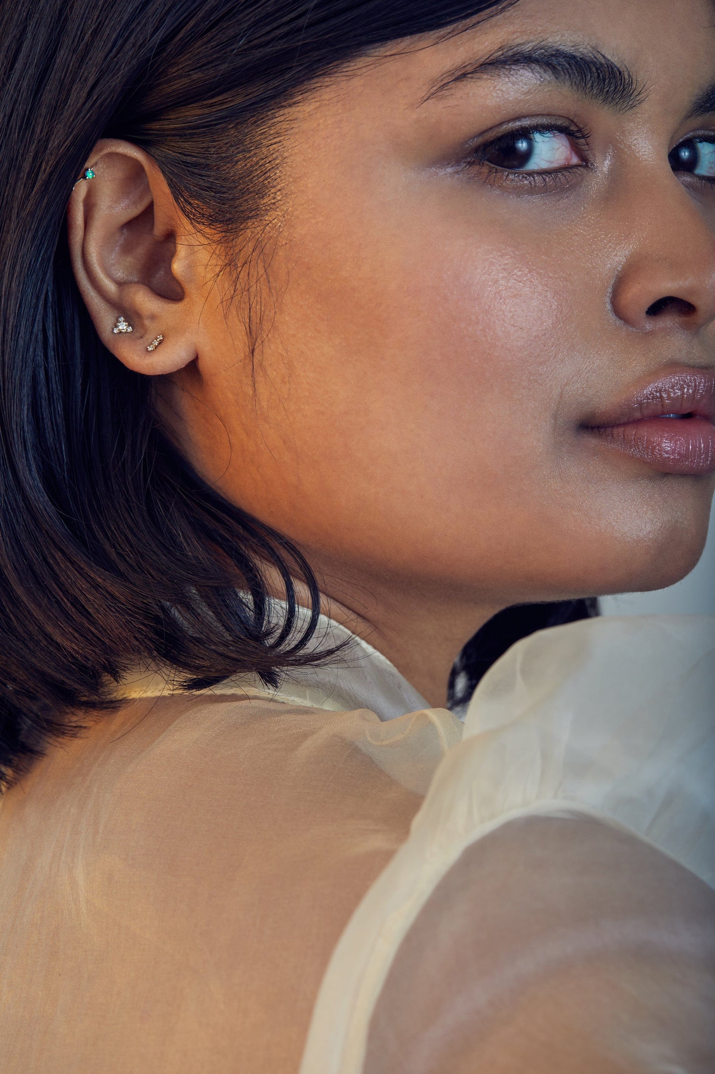 WWAKE-Diamond Beam Earrings-YELLOW GOLD