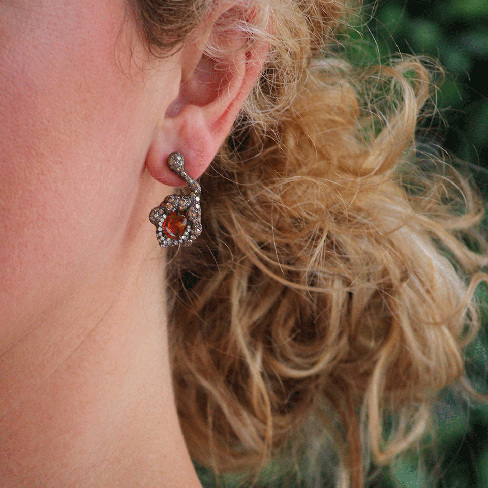 ARUNASHI-Fire Opal Flower Bud Earrings-BLKGOLD
