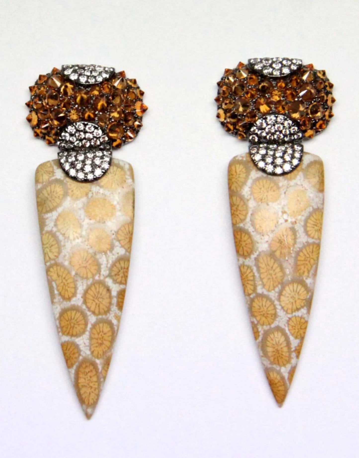 ARUNASHI-Garnet and Coral Earrings-WHITE GOLD
