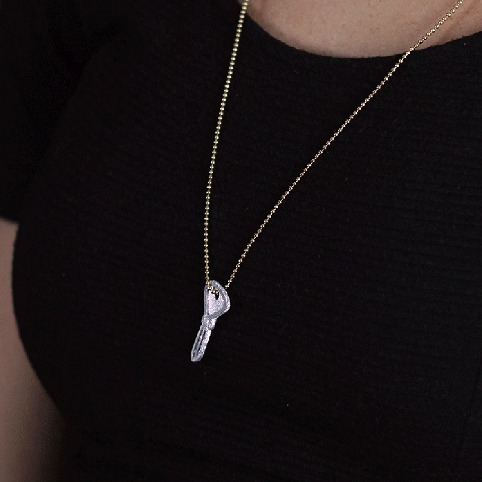 CAROLINA BUCCI-Looking Glass Small Sparkly Key Pendant-WHITE GOLD