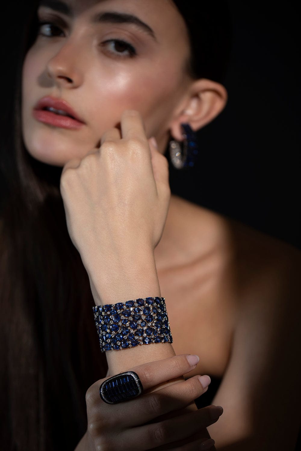 SUTRA-Blue Sapphire and Diamond Bracelet-WHITE GOLD