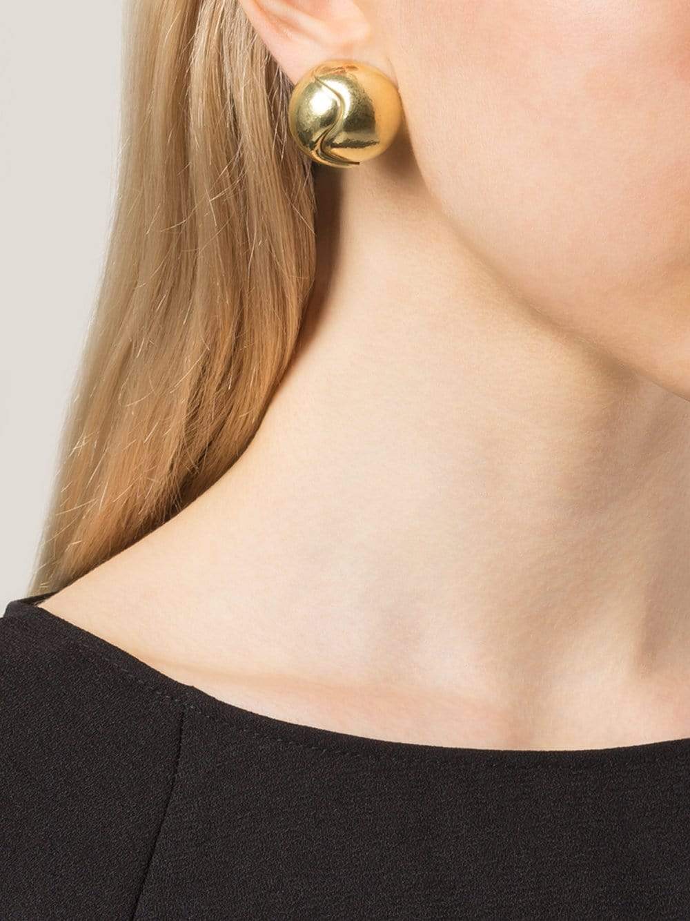 VAUBEL-Swirl Center Round Clip Earrings-GOLD